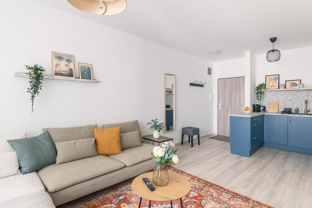 Corvin Apartment With Balcony And Ac Budapest Exterior foto