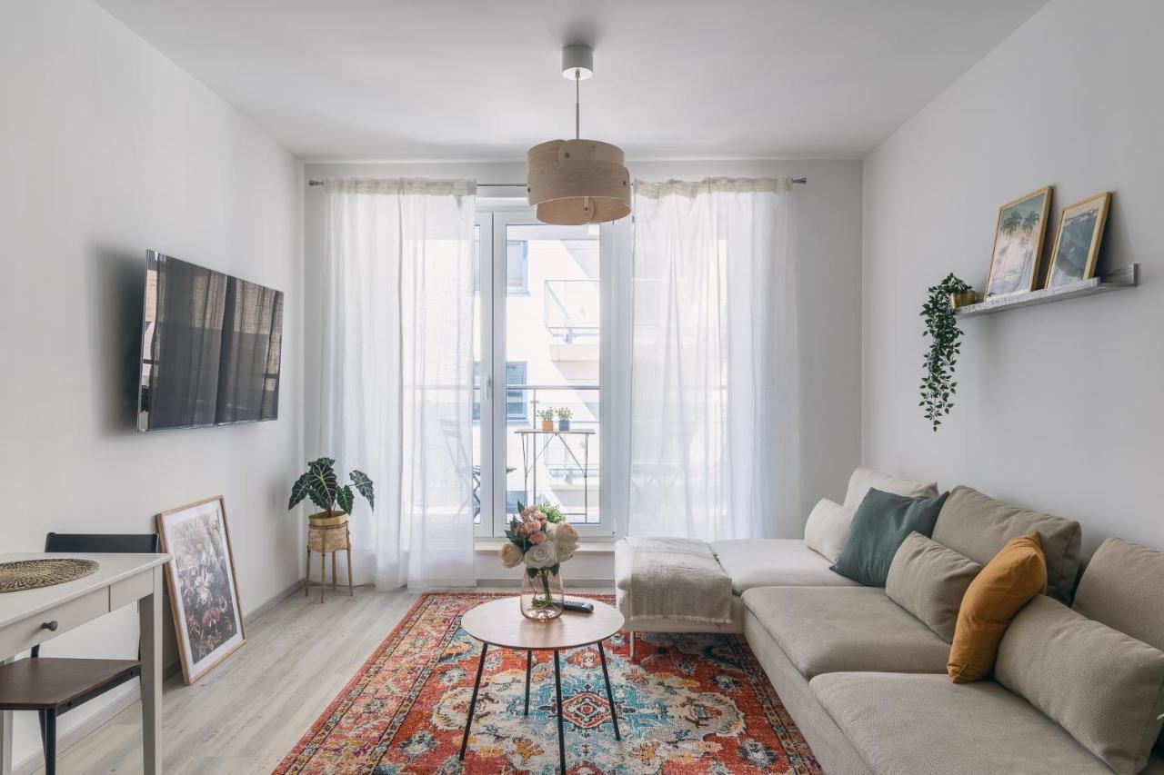 Corvin Apartment With Balcony And Ac Budapest Exterior foto