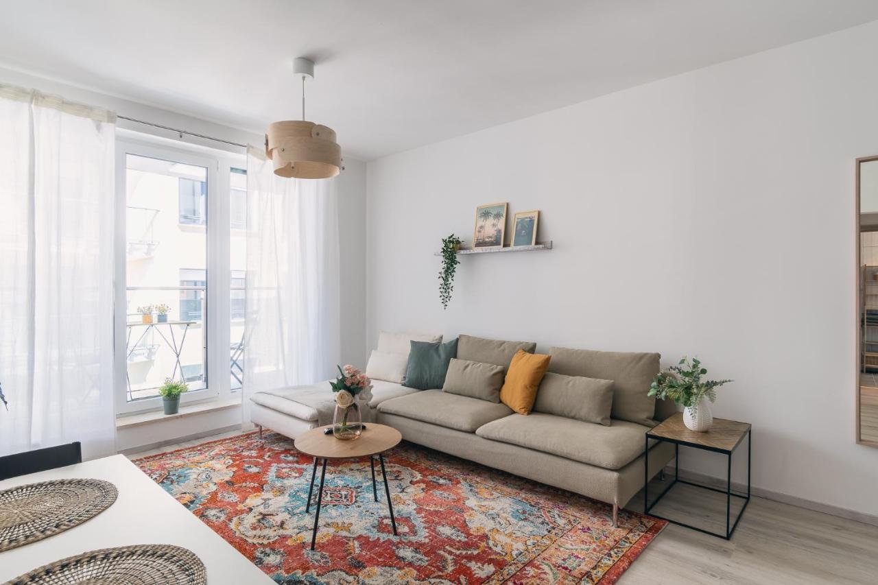 Corvin Apartment With Balcony And Ac Budapest Exterior foto