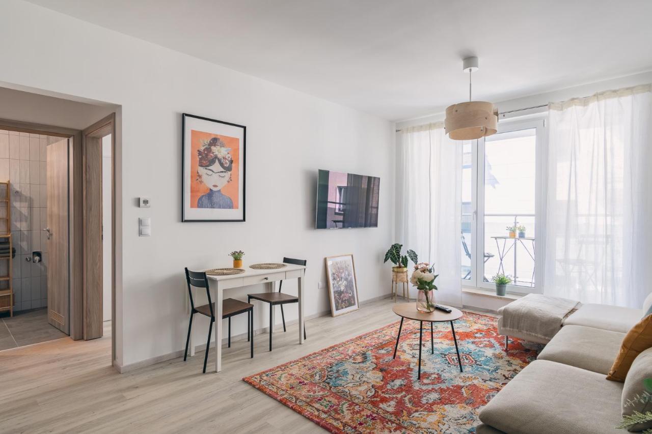 Corvin Apartment With Balcony And Ac Budapest Exterior foto