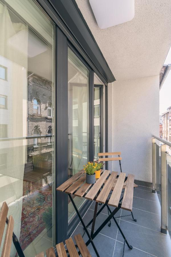 Corvin Apartment With Balcony And Ac Budapest Exterior foto