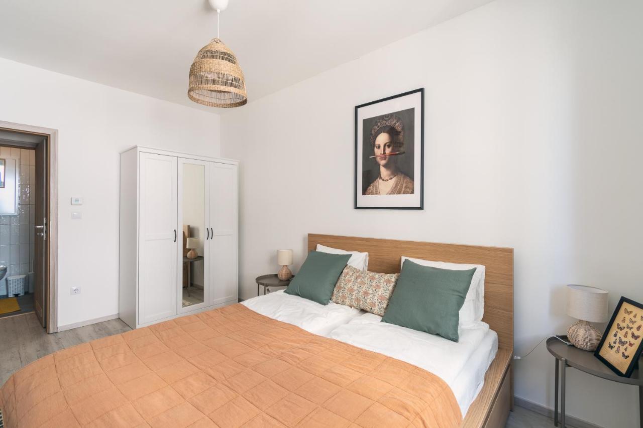 Corvin Apartment With Balcony And Ac Budapest Exterior foto