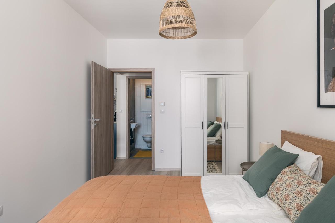 Corvin Apartment With Balcony And Ac Budapest Exterior foto