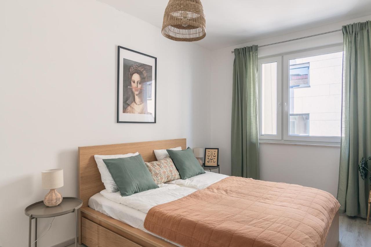 Corvin Apartment With Balcony And Ac Budapest Exterior foto